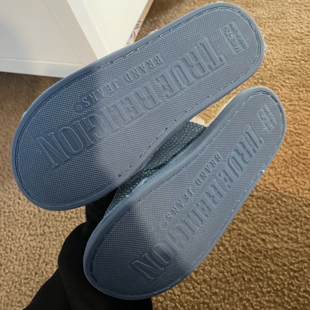 •True Religion Rhinestone Slippers• - Picture 5 of 9